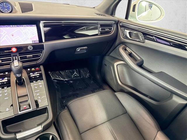 Certified 2026 Porsche Macan AWD/4WD image 22