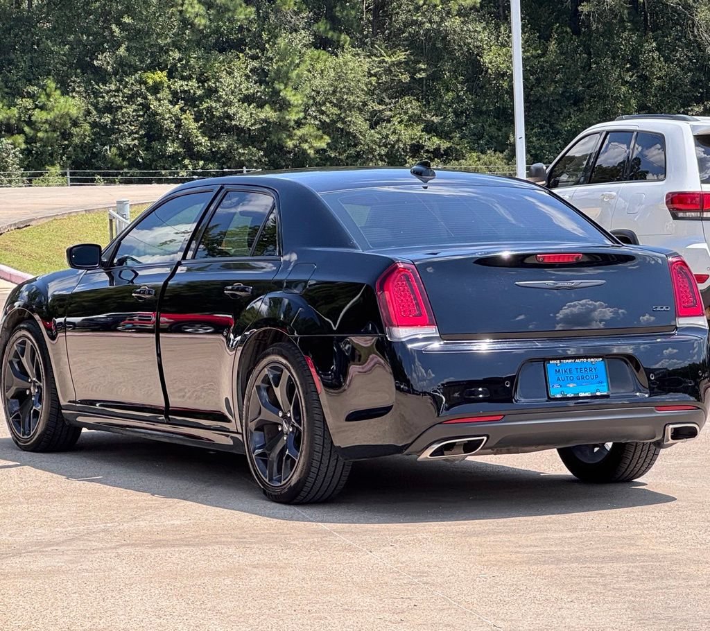 Used 2022 Chrysler 300 Touring L RWD image 12