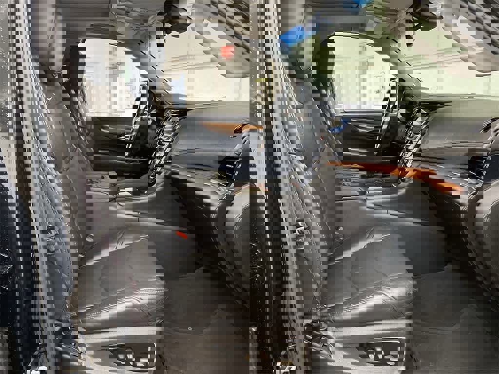 Used 2015 Cadillac Escalade Luxury image 18