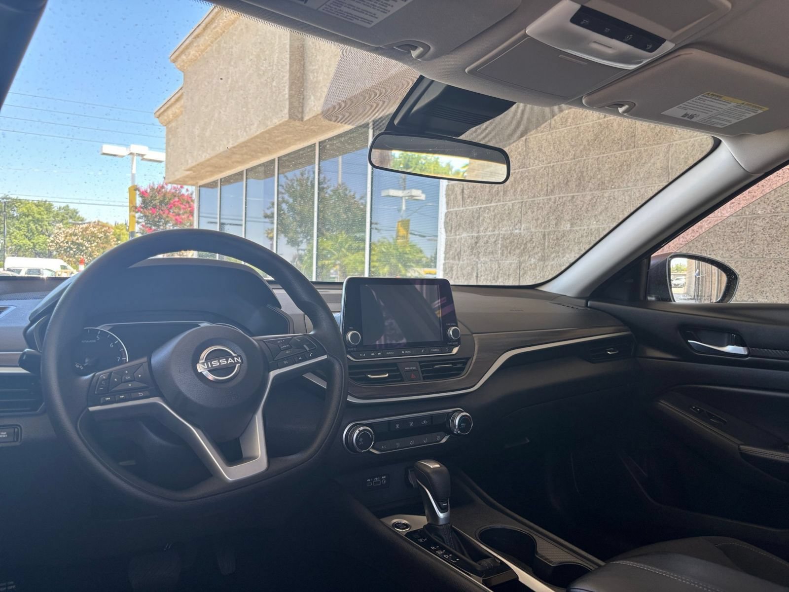 Used 2025 Nissan Altima 2.5 SV FWD image 34