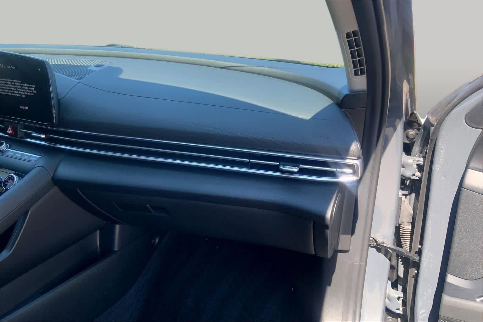 Used 2025 Hyundai Elantra SEL FWD image 18
