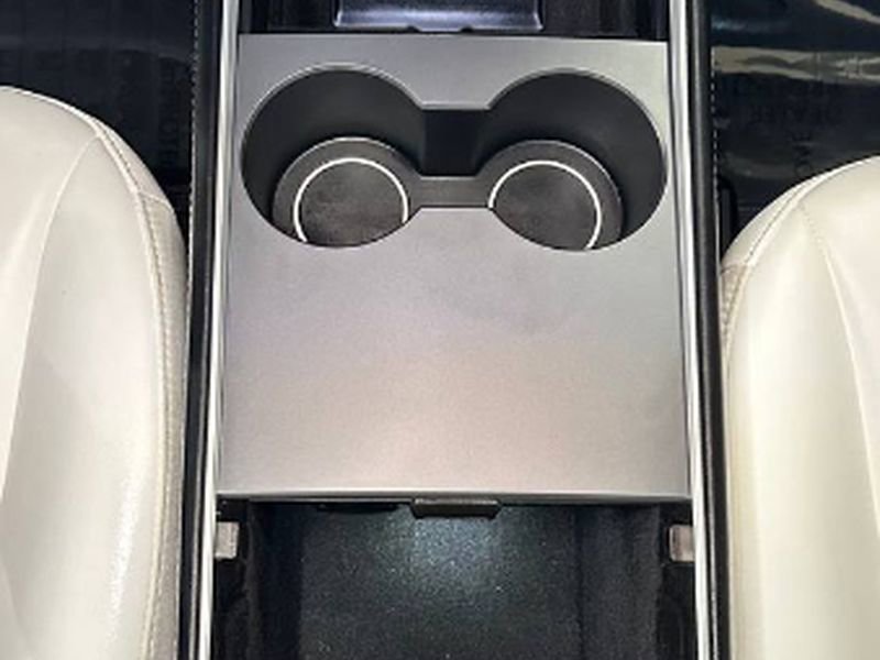 Used 2022 Tesla Model Y Long Range image 36