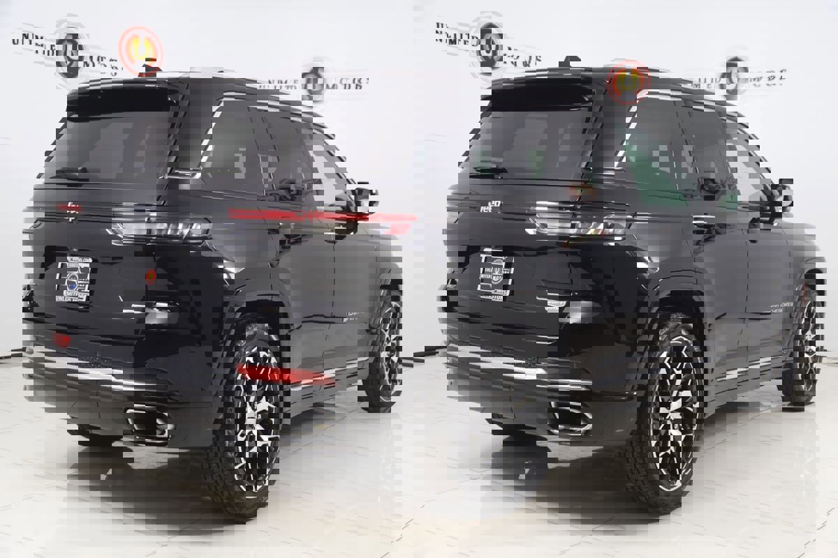 Used 2023 Jeep Grand Cherokee Summit image 3