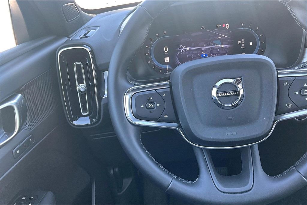 Used 2025 Volvo XC40 B5 Core AWD/4WD image 17