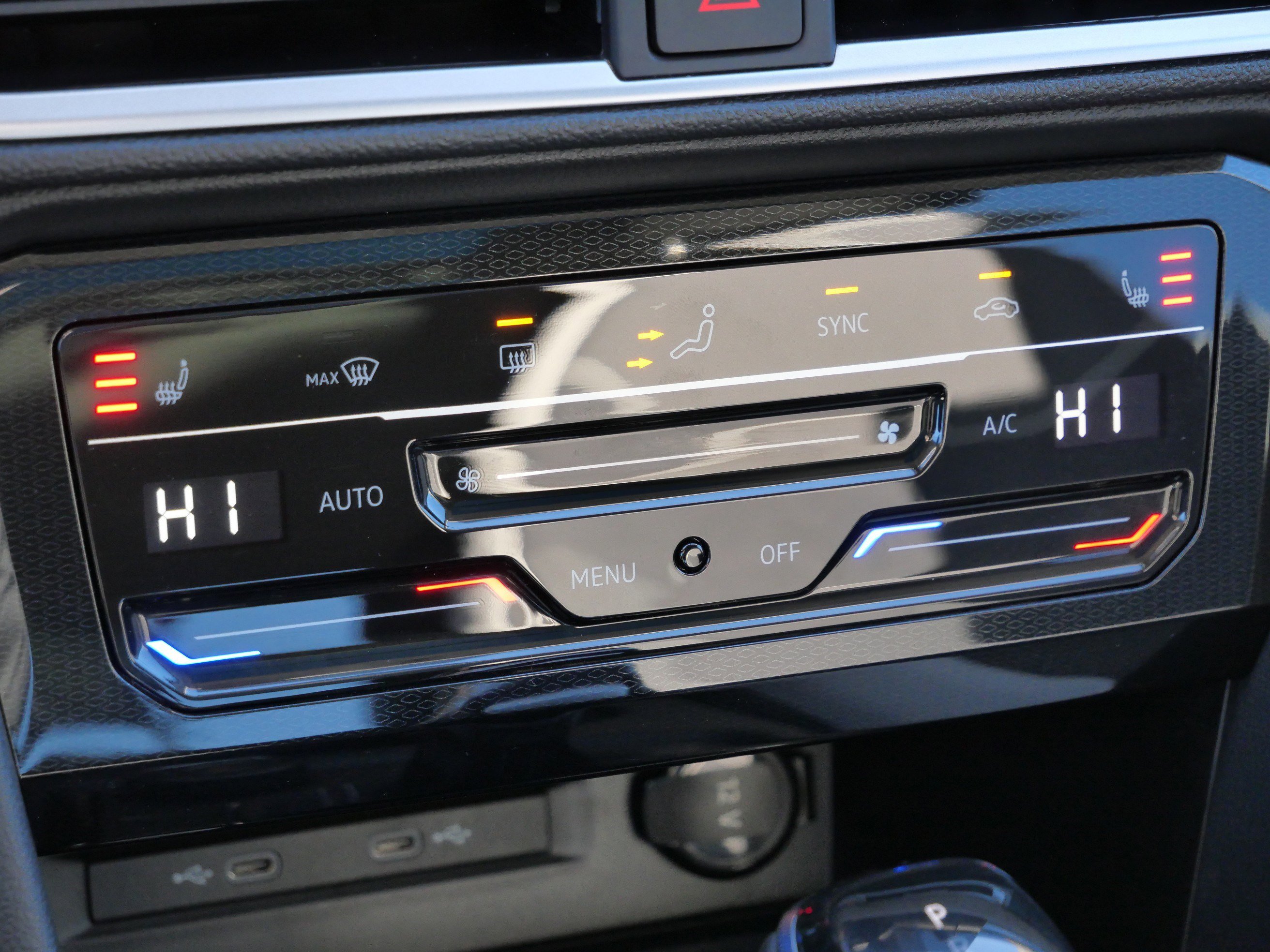 Certified 2025 Volkswagen Taos SE image 24