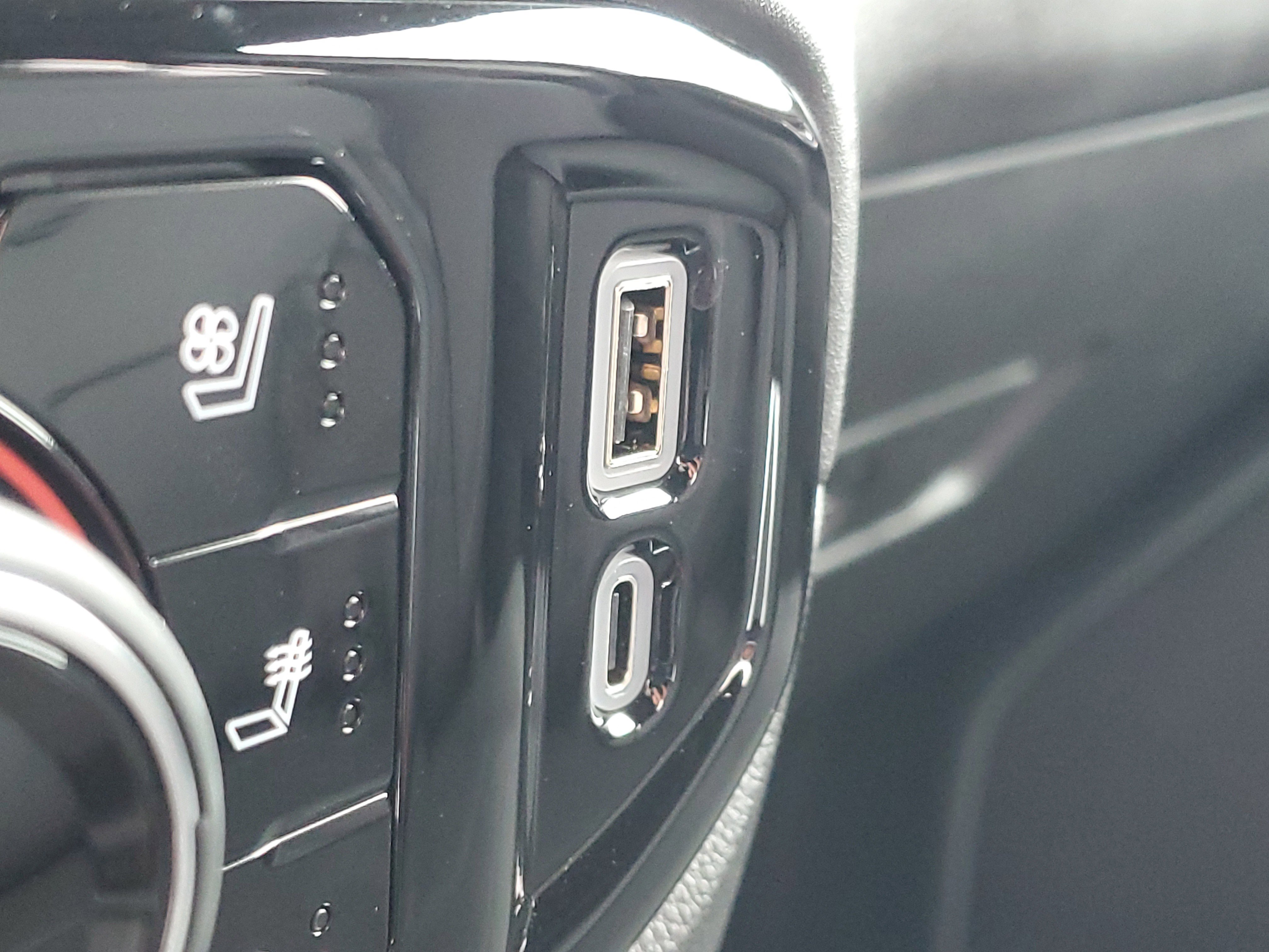 Used 2025 Chevrolet Silverado 2500 LTZ w/ LTZ Premium Package image 27