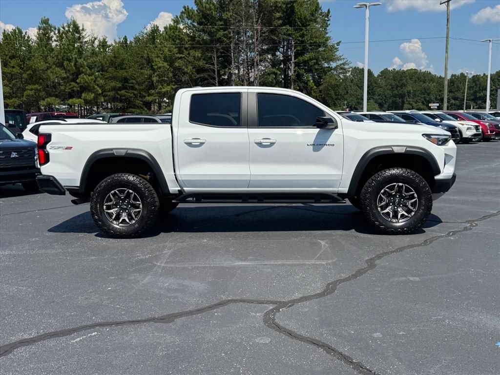 Used 2025 Chevrolet Colorado ZR2 AWD/4WD image 2