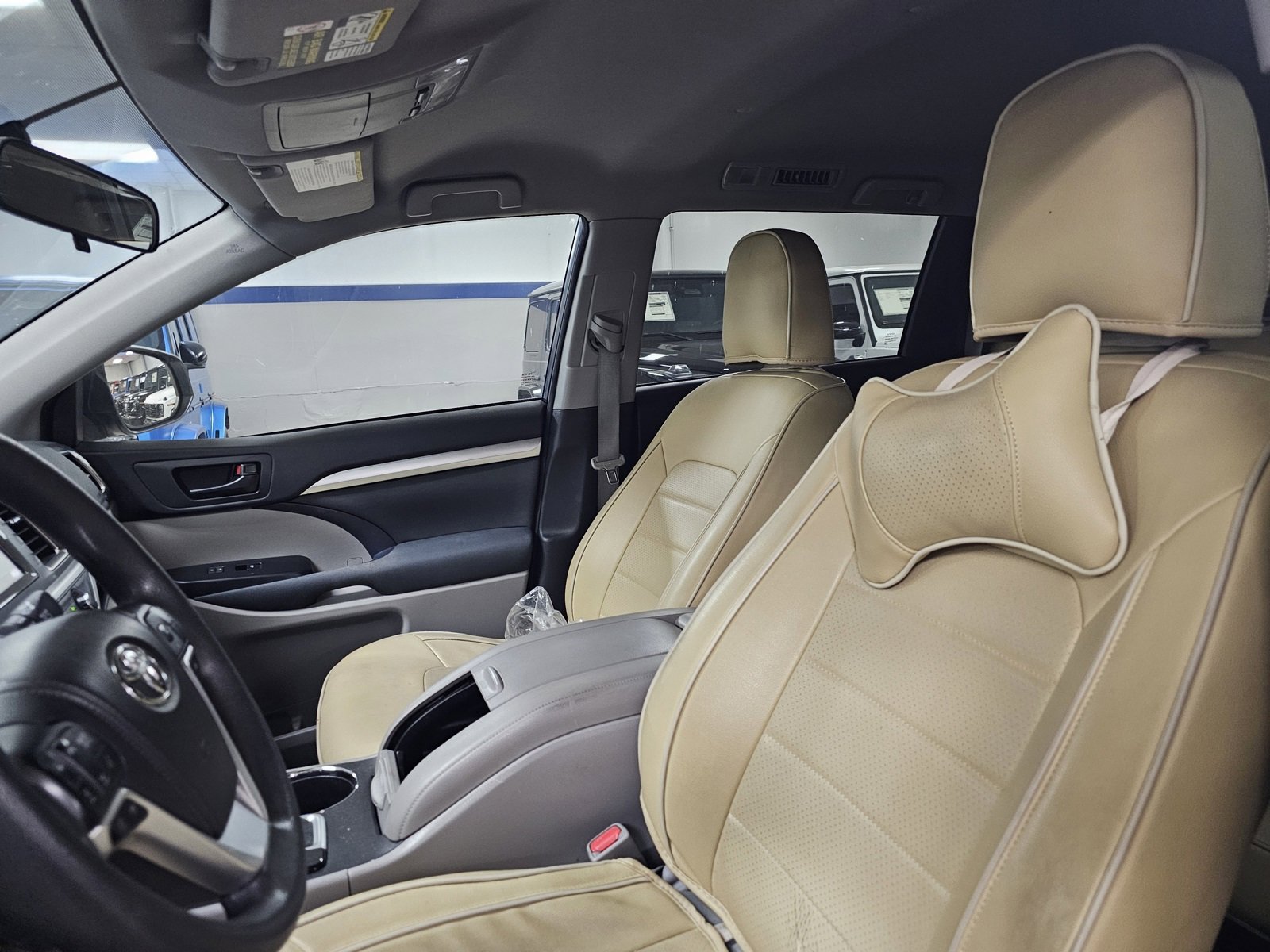 Used 2015 Toyota Highlander LE image 6