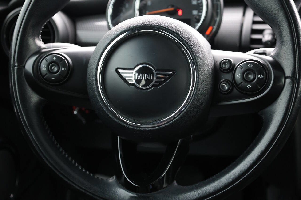 Used 2019 MINI Cooper 2-Door Hardtop image 17