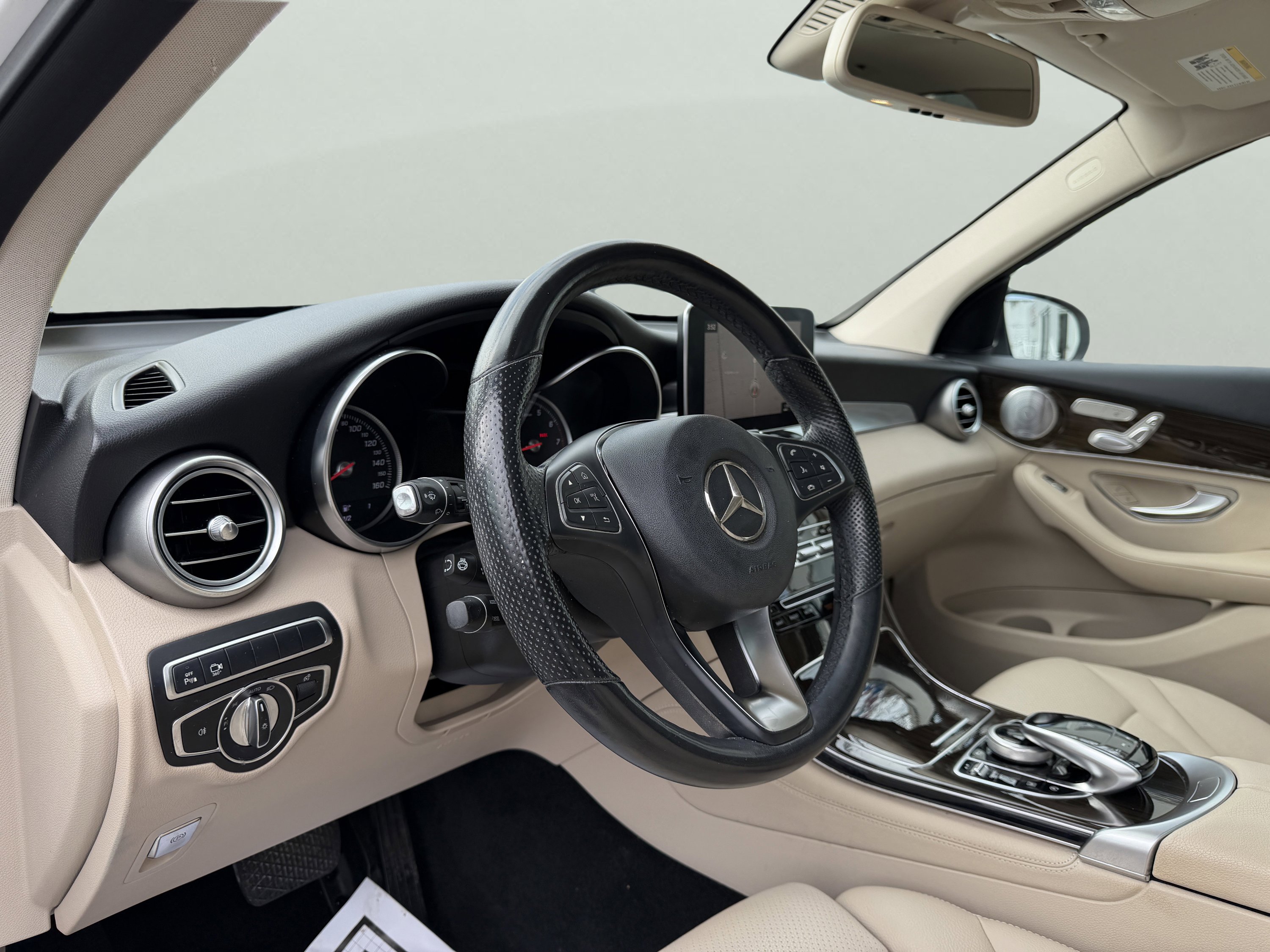 Used 2019 Mercedes-Benz GLC 300 4MATIC w/ Multimedia Package image 22