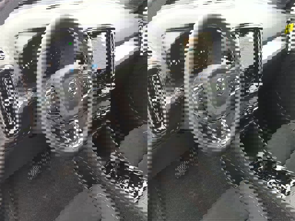 New 2026 Volvo XC40 B5 Ultra w/ Protection Package Premier image 2