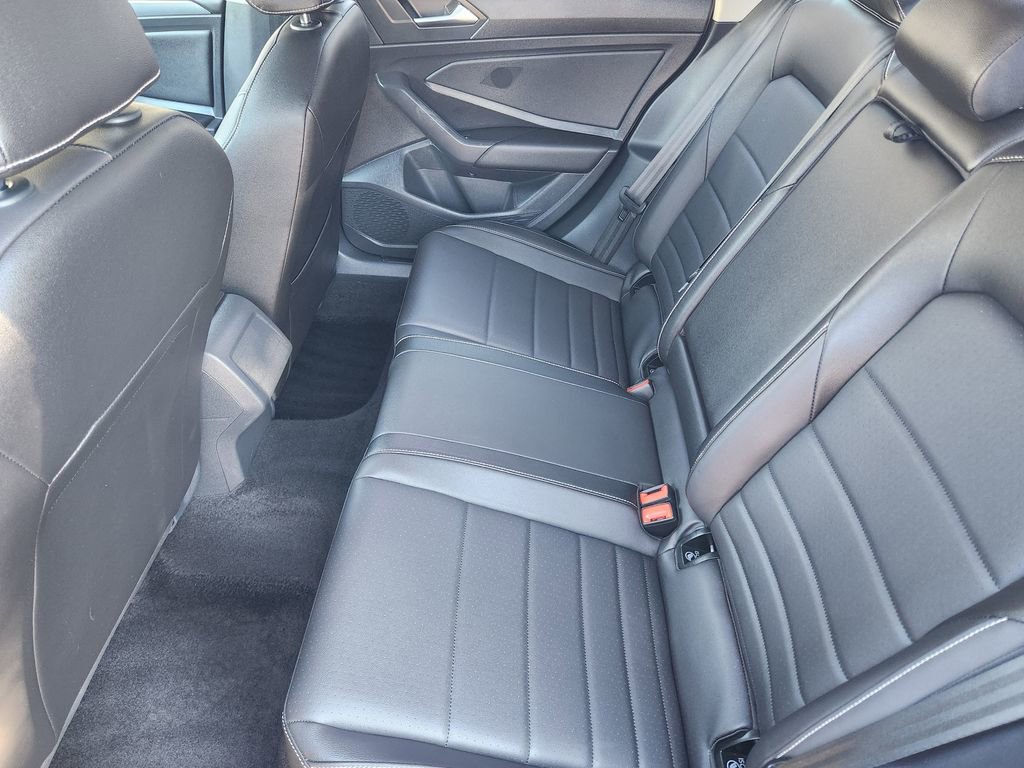 Certified 2022 Volkswagen Jetta SE w/ Panoramic Sunroof Package image 11