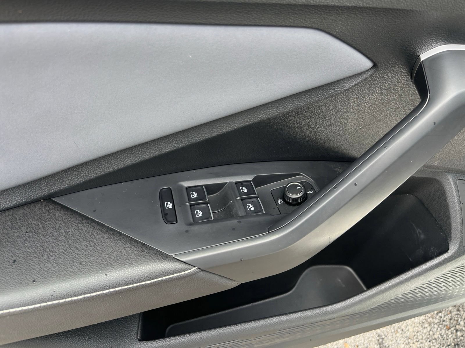 Certified 2025 Volkswagen Jetta SE FWD image 12
