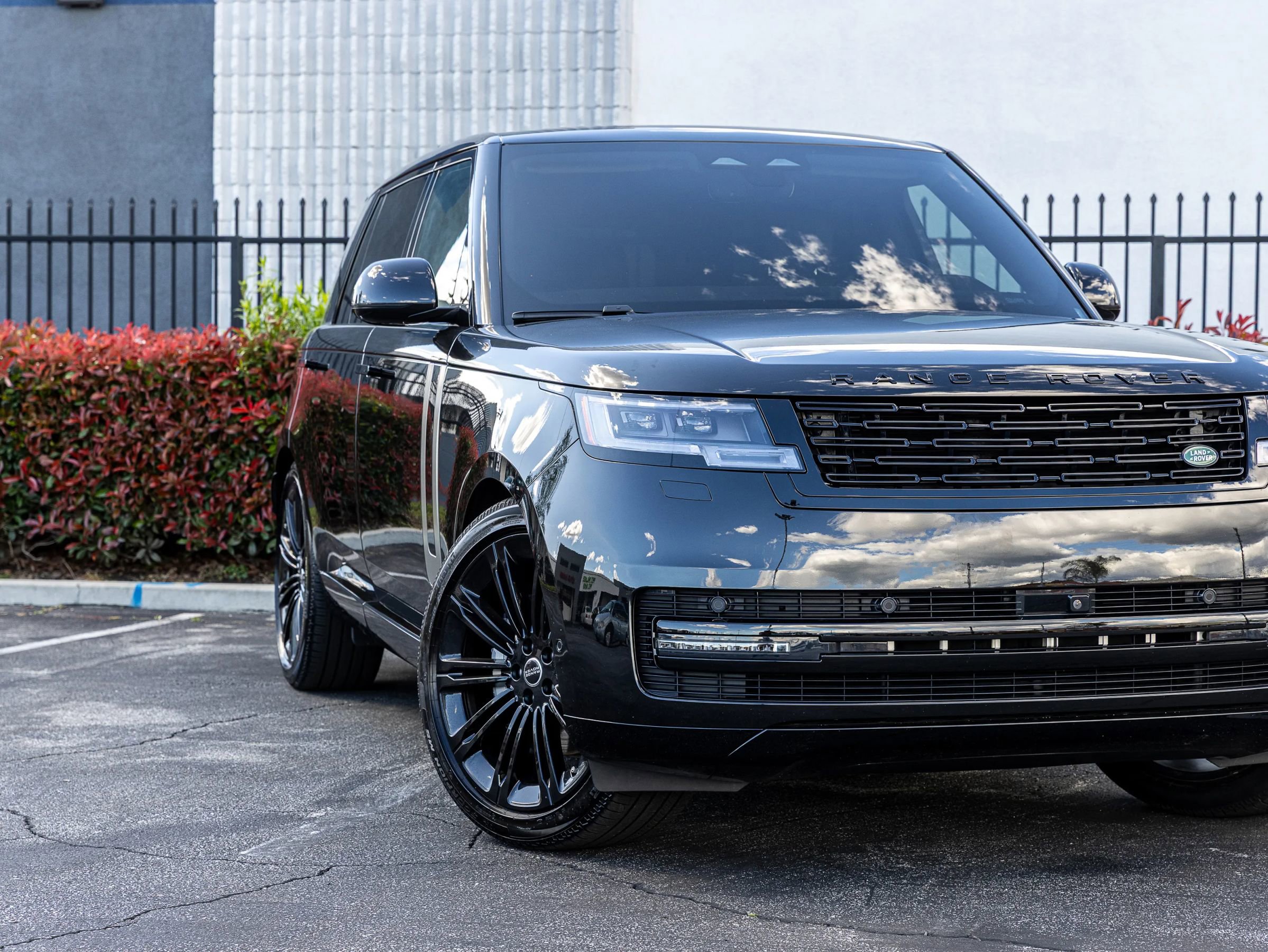 Used 2025 Land Rover Range Rover Long Wheelbase SE image 13