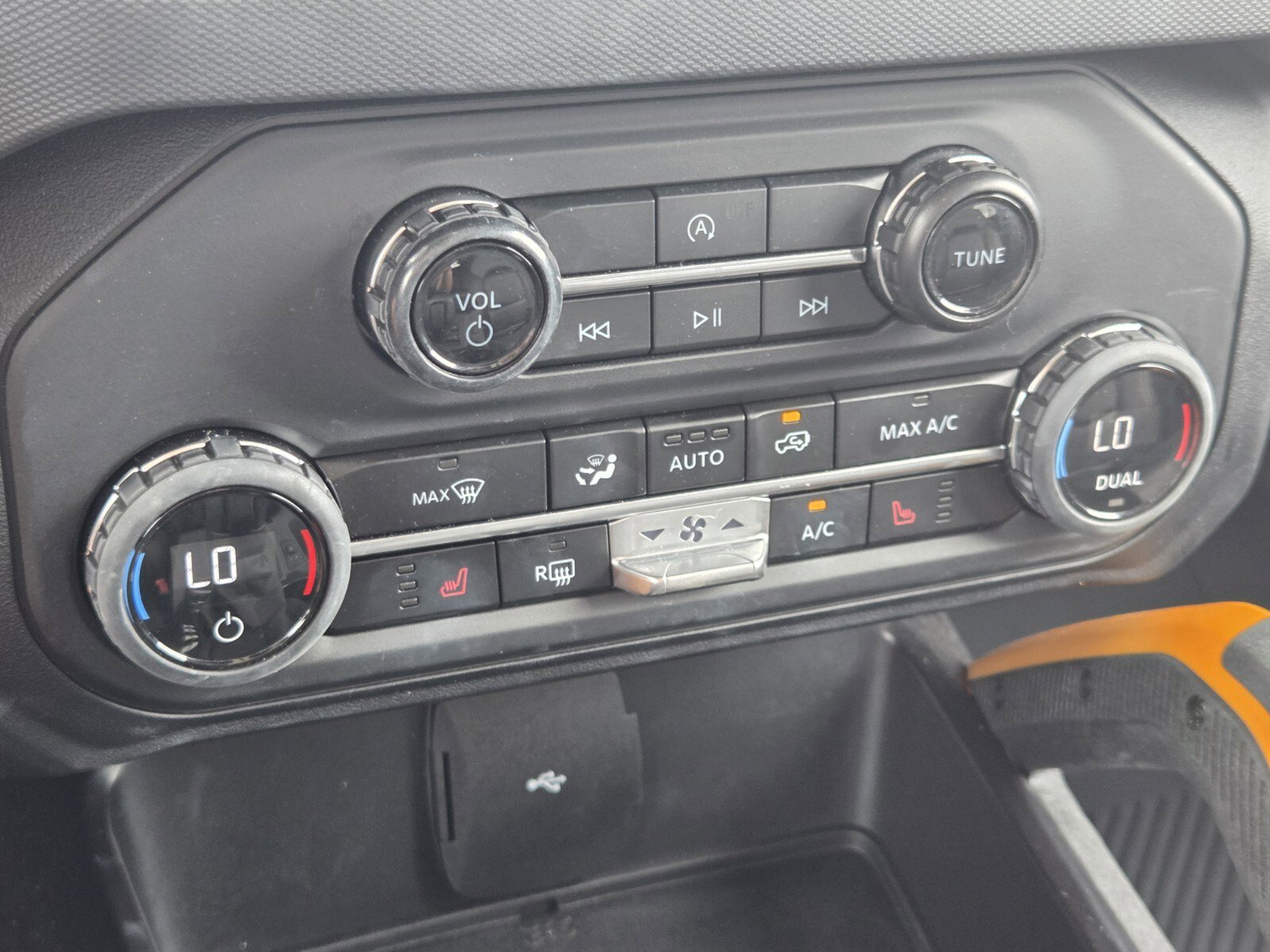 Used 2024 Ford Bronco Badlands image 14