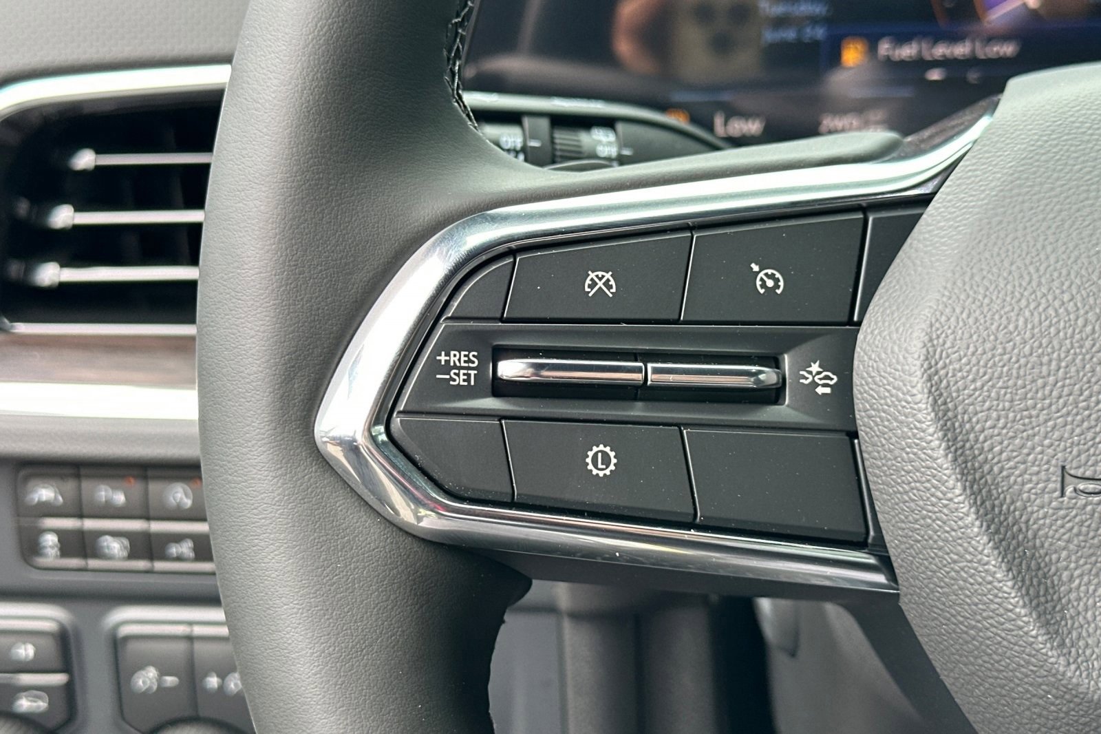 New 2025 Chevrolet Suburban Premier image 29