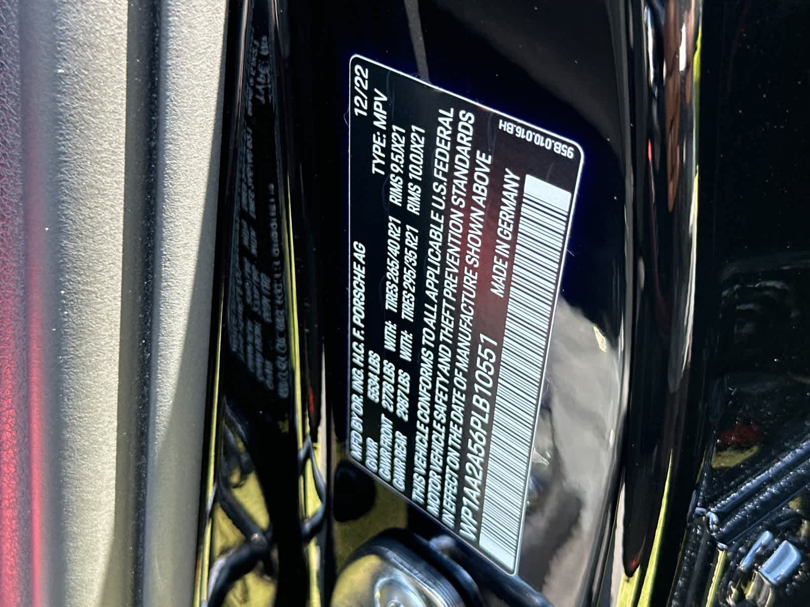 Certified 2023 Porsche Macan Turbo AWD/4WD image 33