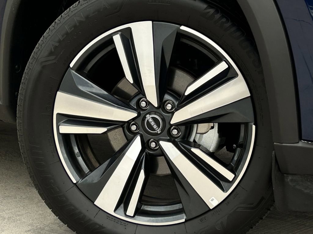 Used 2026 Nissan Rogue SL AWD/4WD image 10