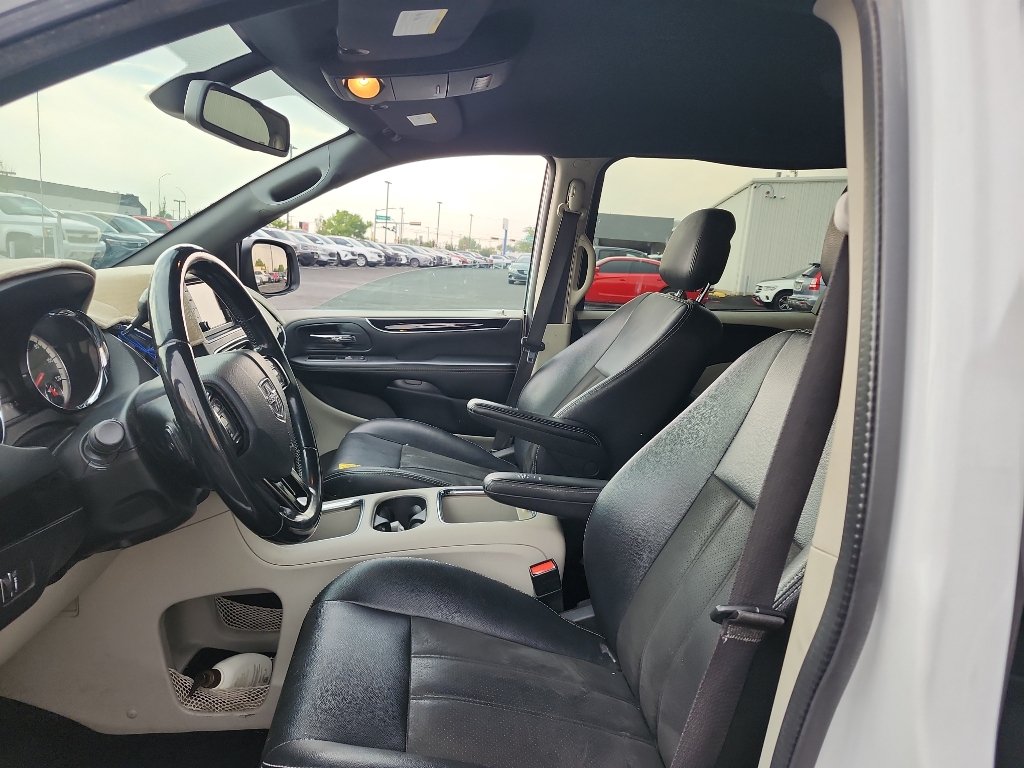 Used 2019 Dodge Grand Caravan SXT FWD image 16