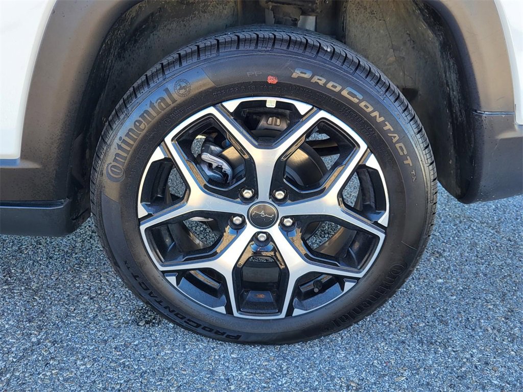 Used 2025 Jeep Compass Limited image 31