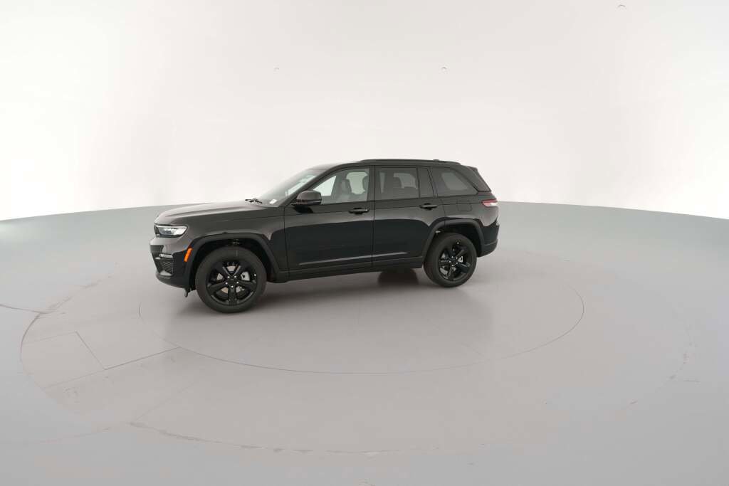 New 2025 Jeep Grand Cherokee Limited w/ Black Appearance Package image 5
