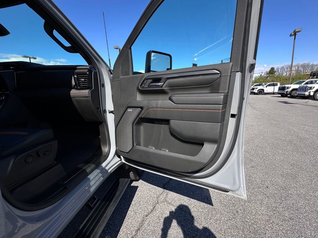 Used 2024 GMC Sierra 2500 AT4 w/ AT4 Premium Plus Package AWD/4WD image 15