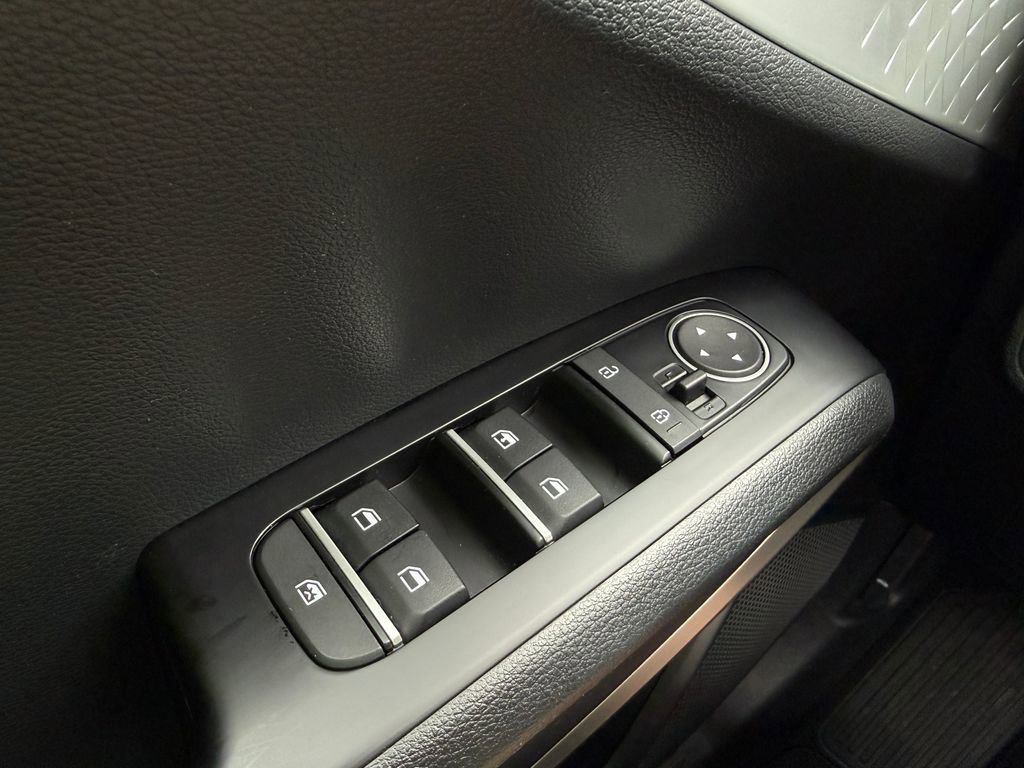 Certified 2025 Kia Soul LX FWD image 32