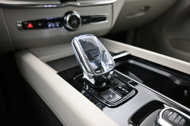 New 2026 Volvo XC60 B5 Ultra w/ Climate Package AWD/4WD image 13