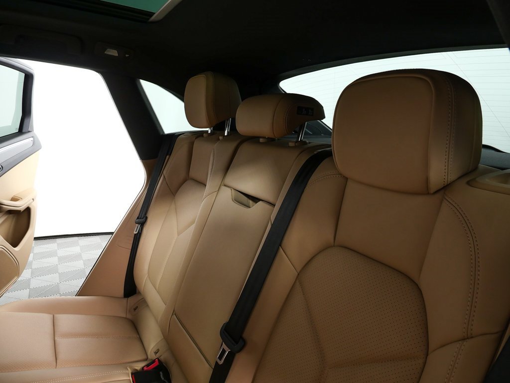 New 2026 Porsche Macan image 23
