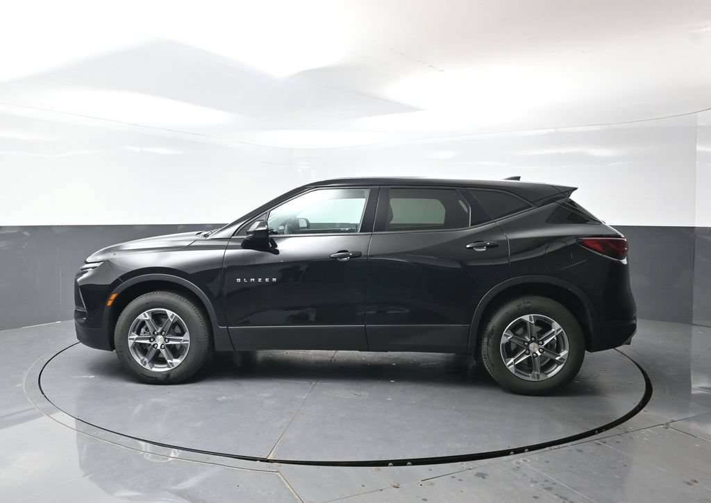 Used 2025 Chevrolet Blazer LT FWD image 11