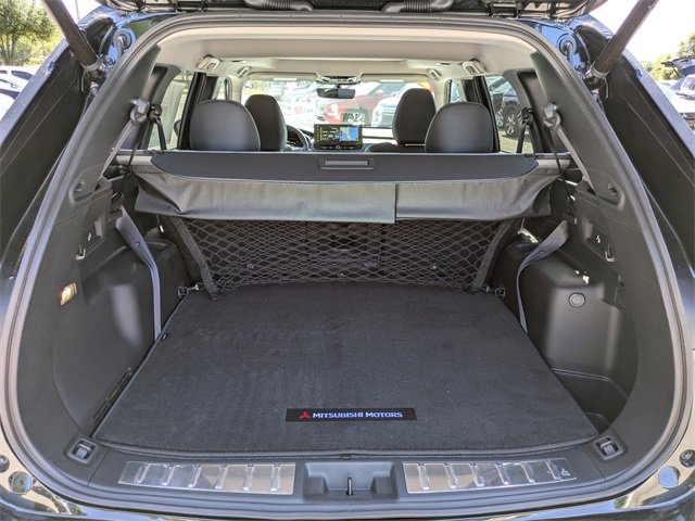 New 2025 Mitsubishi Outlander SE image 18