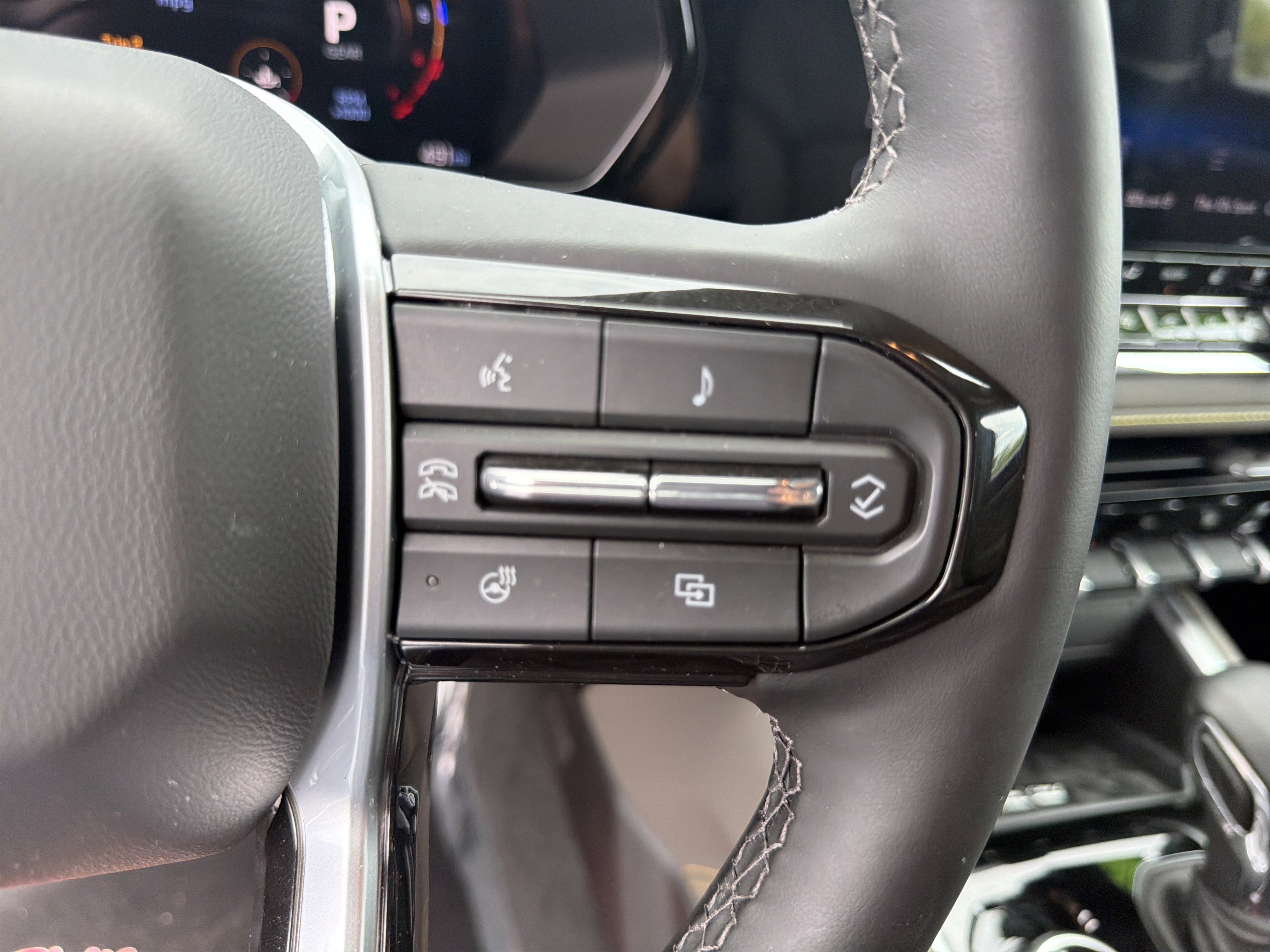 Used 2026 Chevrolet Colorado ZR2 w/ Technology Package AWD/4WD image 19