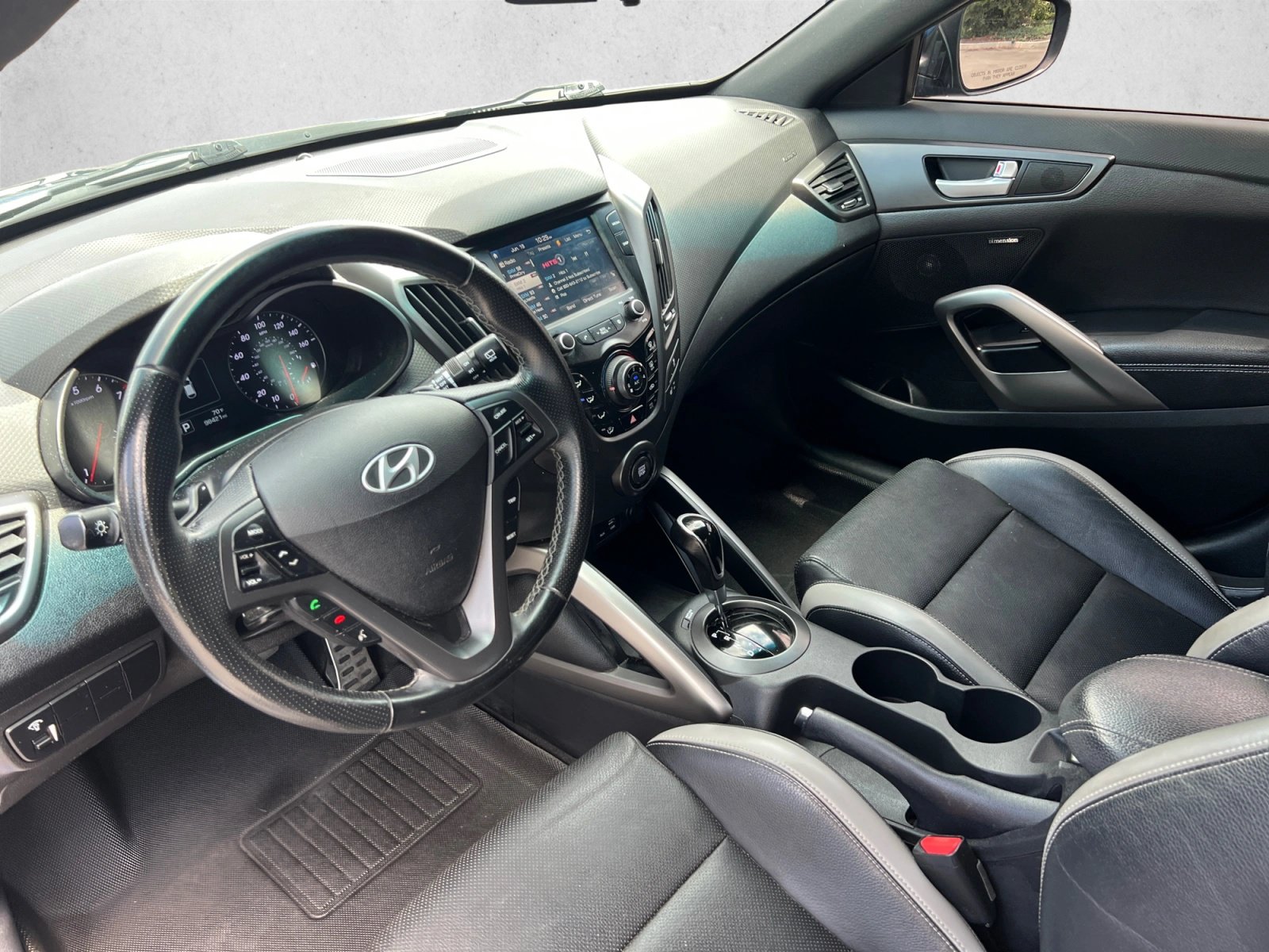 Used 2017 Hyundai Veloster Turbo FWD image 10