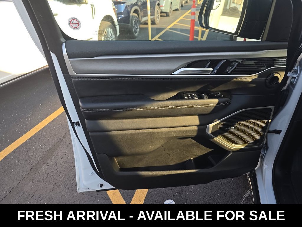 Used 2025 Jeep Wagoneer Series II AWD/4WD image 8