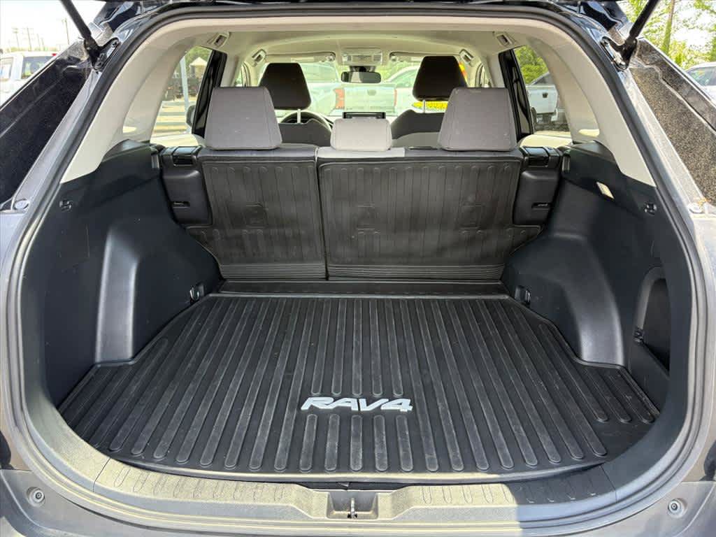 Used 2022 Toyota RAV4 XLE AWD/4WD image 30