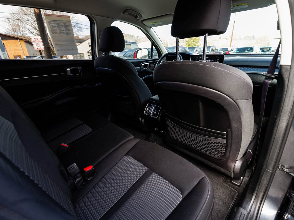 Used 2022 Kia Sorento LX AWD/4WD image 28