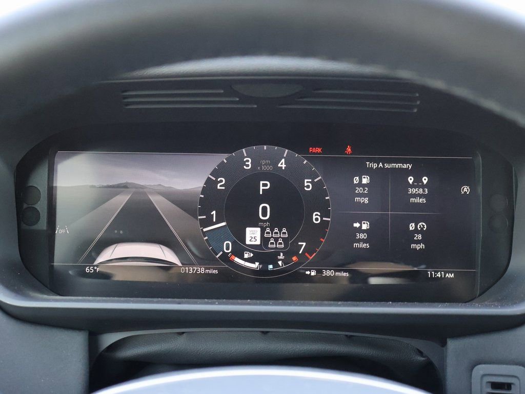 Used 2025 Land Rover Discovery S image 30