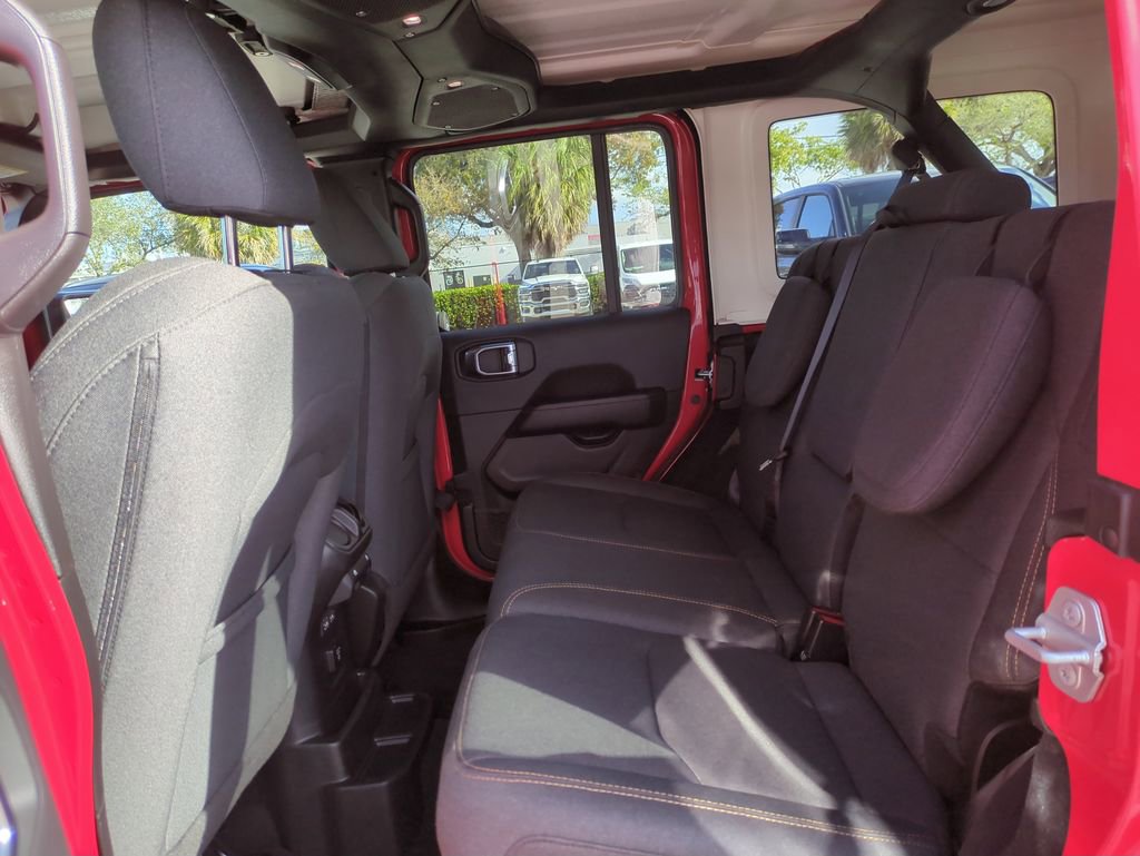 Used 2025 Jeep Wrangler Unlimited Sahara image 17