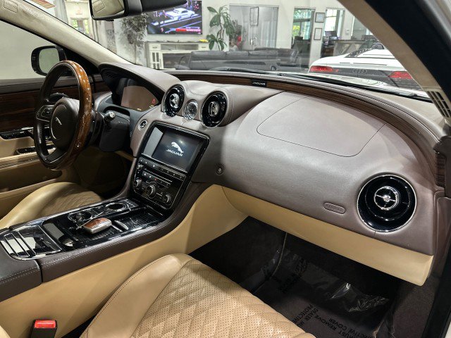 Used 2017 Jaguar XJ L Portfolio RWD image 53