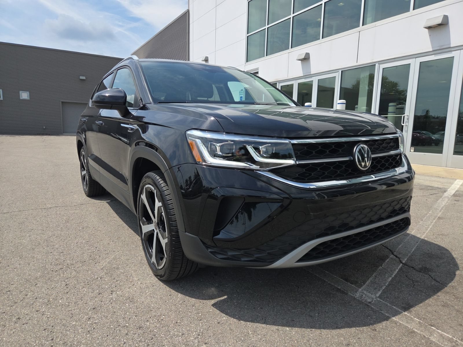 Certified 2023 Volkswagen Taos SEL AWD/4WD image 30
