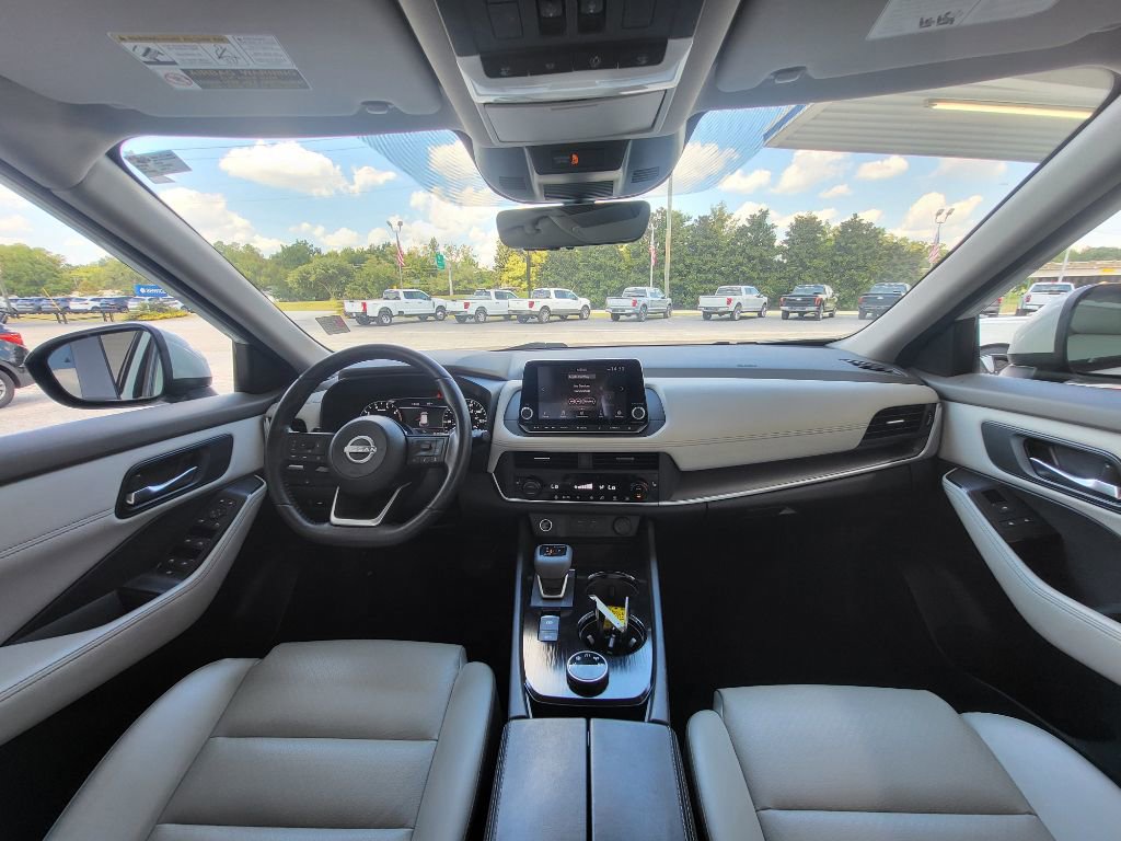 Used 2023 Nissan Rogue SV w/ SV Premium B Package image 16