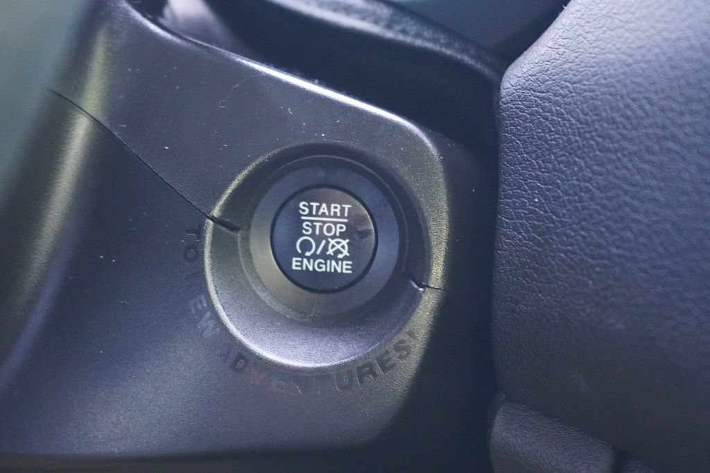 Used 2019 Jeep Renegade Latitude w/ Cold Weather Group FWD image 18