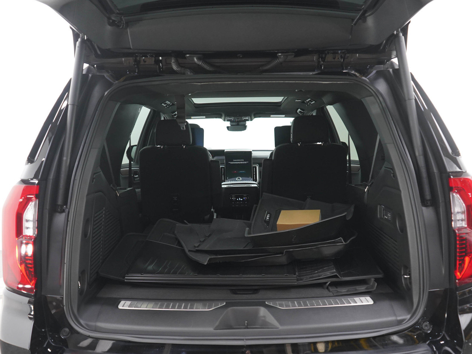 Used 2025 GMC Yukon Denali w/ Denali Reserve Package AWD/4WD image 17
