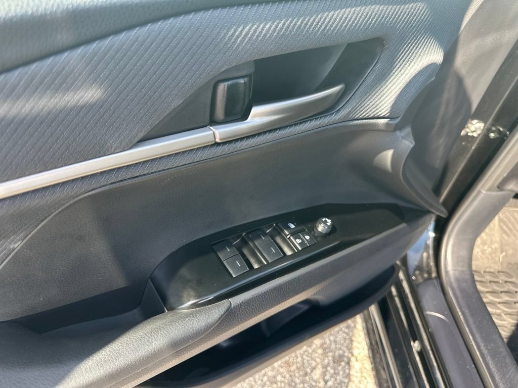 Used 2025 Toyota Camry SE w/ Multimedia Upgrade Package FWD image 14