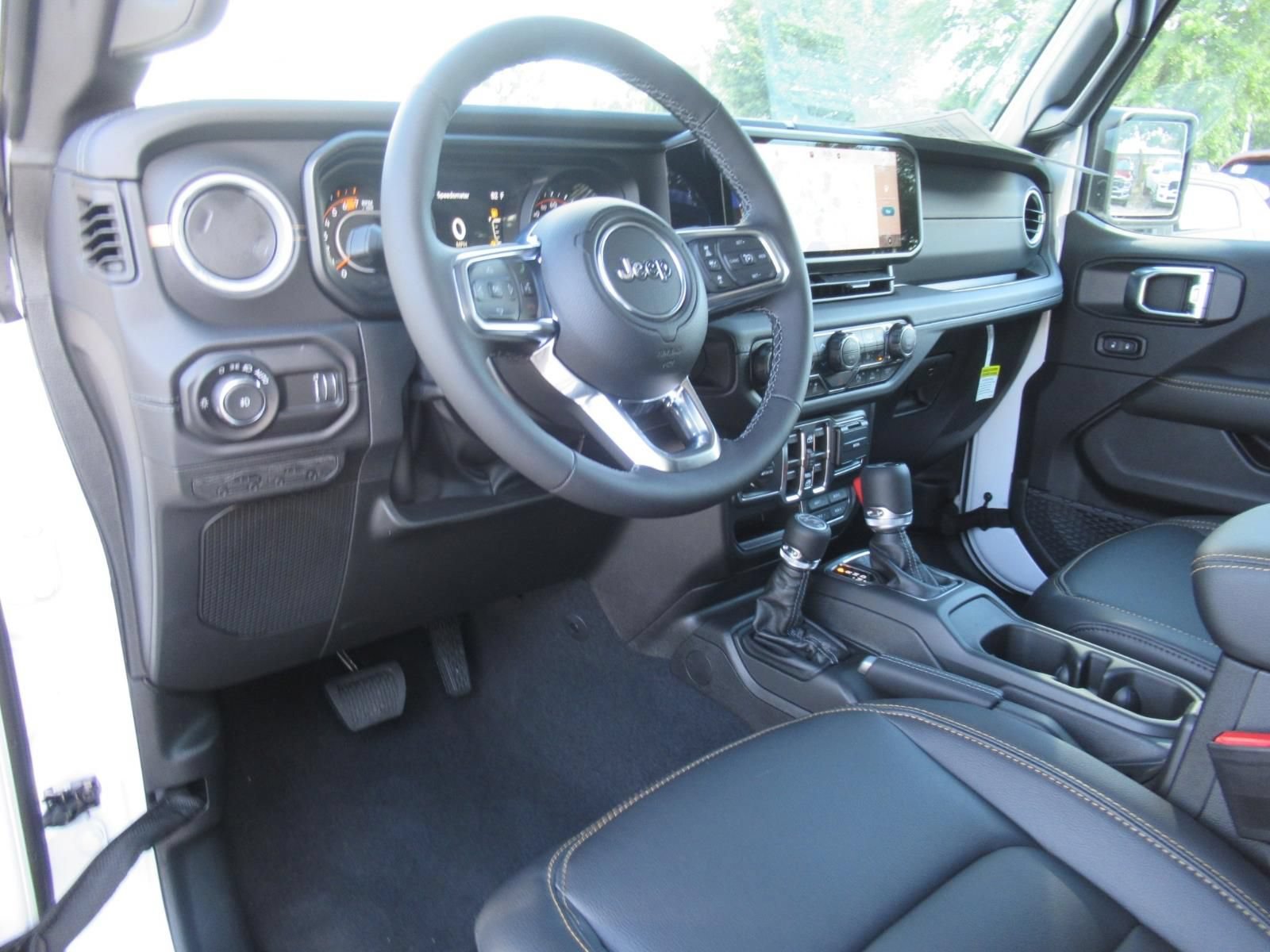 New 2026 Jeep Wrangler Unlimited Sahara AWD/4WD image 18