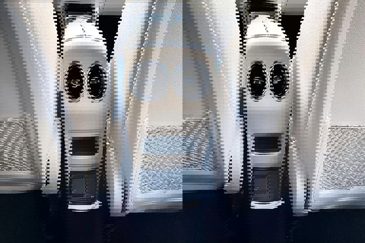 Used 2020 Mercedes-Benz GLB 250 GLB 250 w/ Premium Package image 34