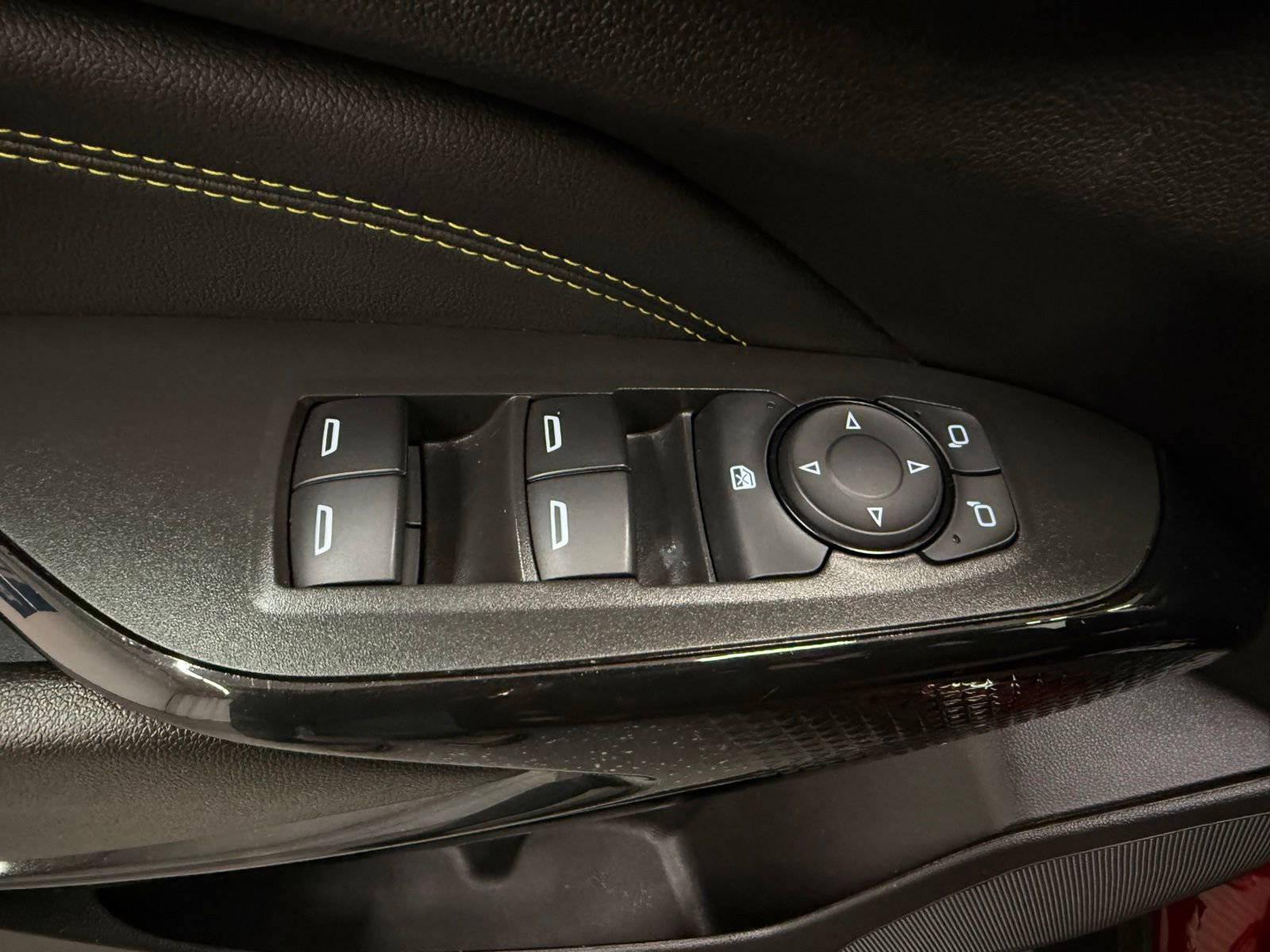 Used 2025 Chevrolet Trax LT image 10