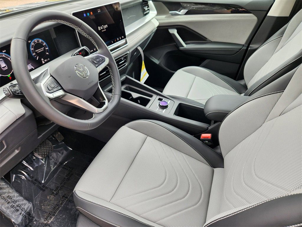 New 2025 Volkswagen Tiguan SE image 6