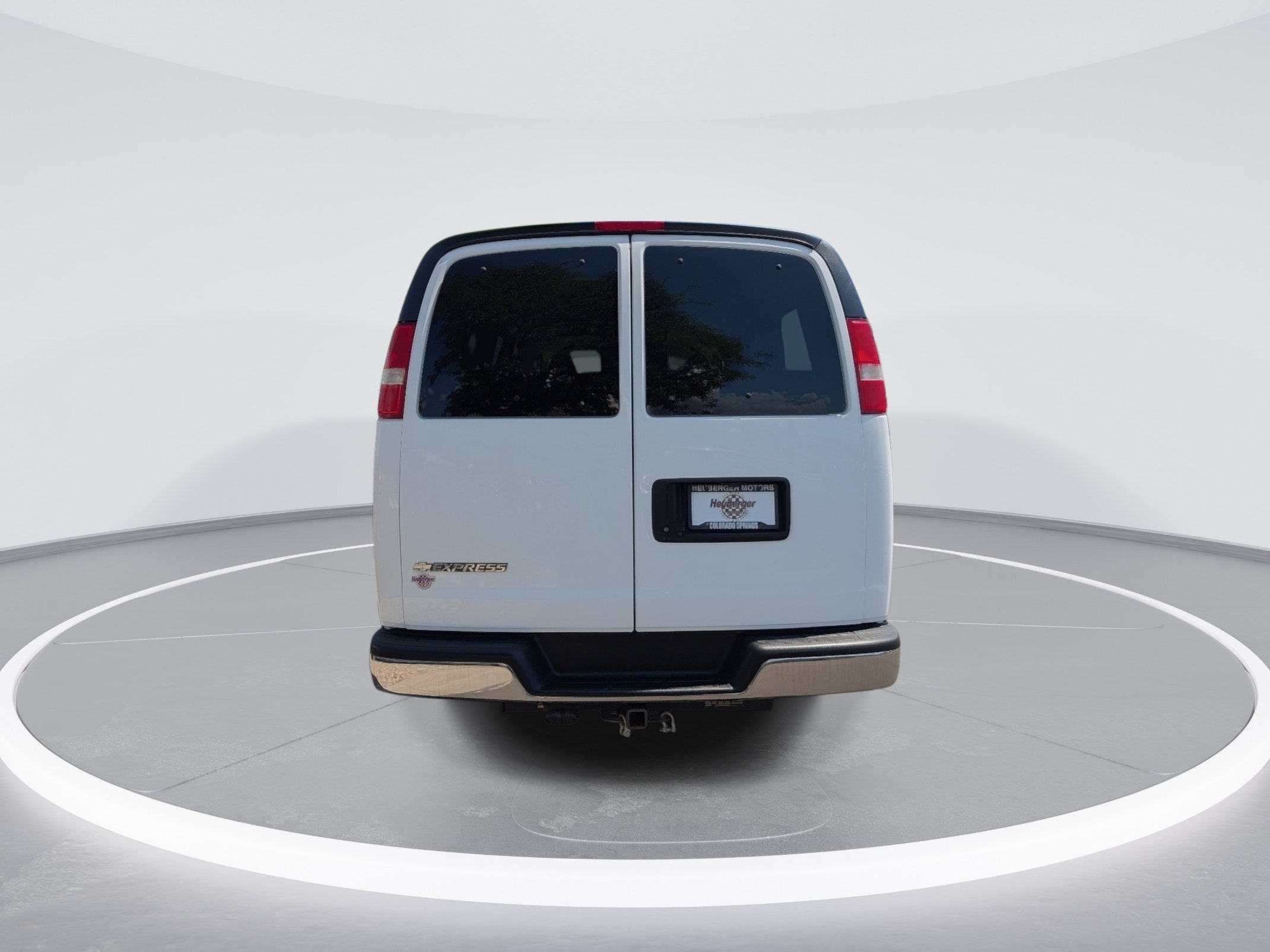 Used 2019 Chevrolet Express 2500 LT w/ LT Preferred Equipment Group RWD image 6