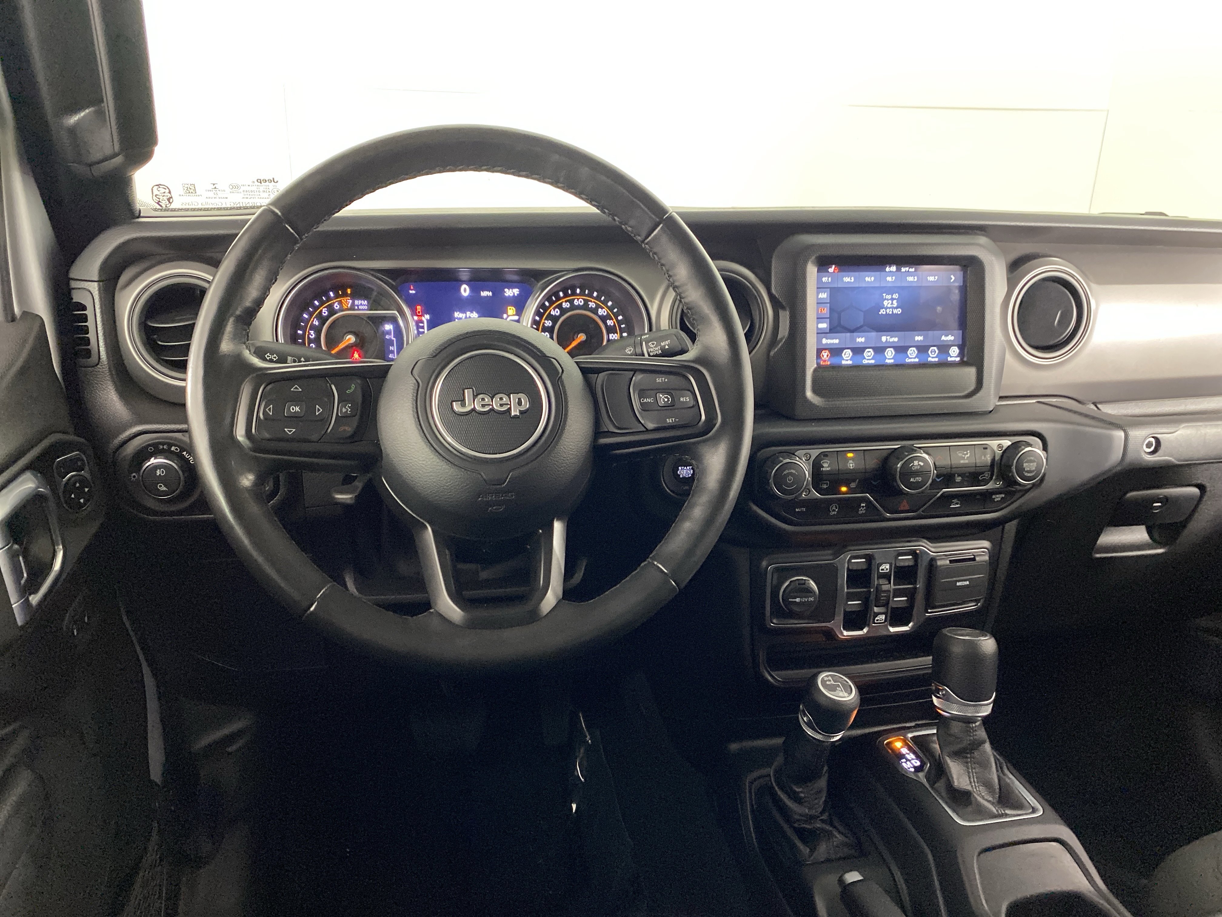 Used 2022 Jeep Gladiator Willys AWD/4WD image 38